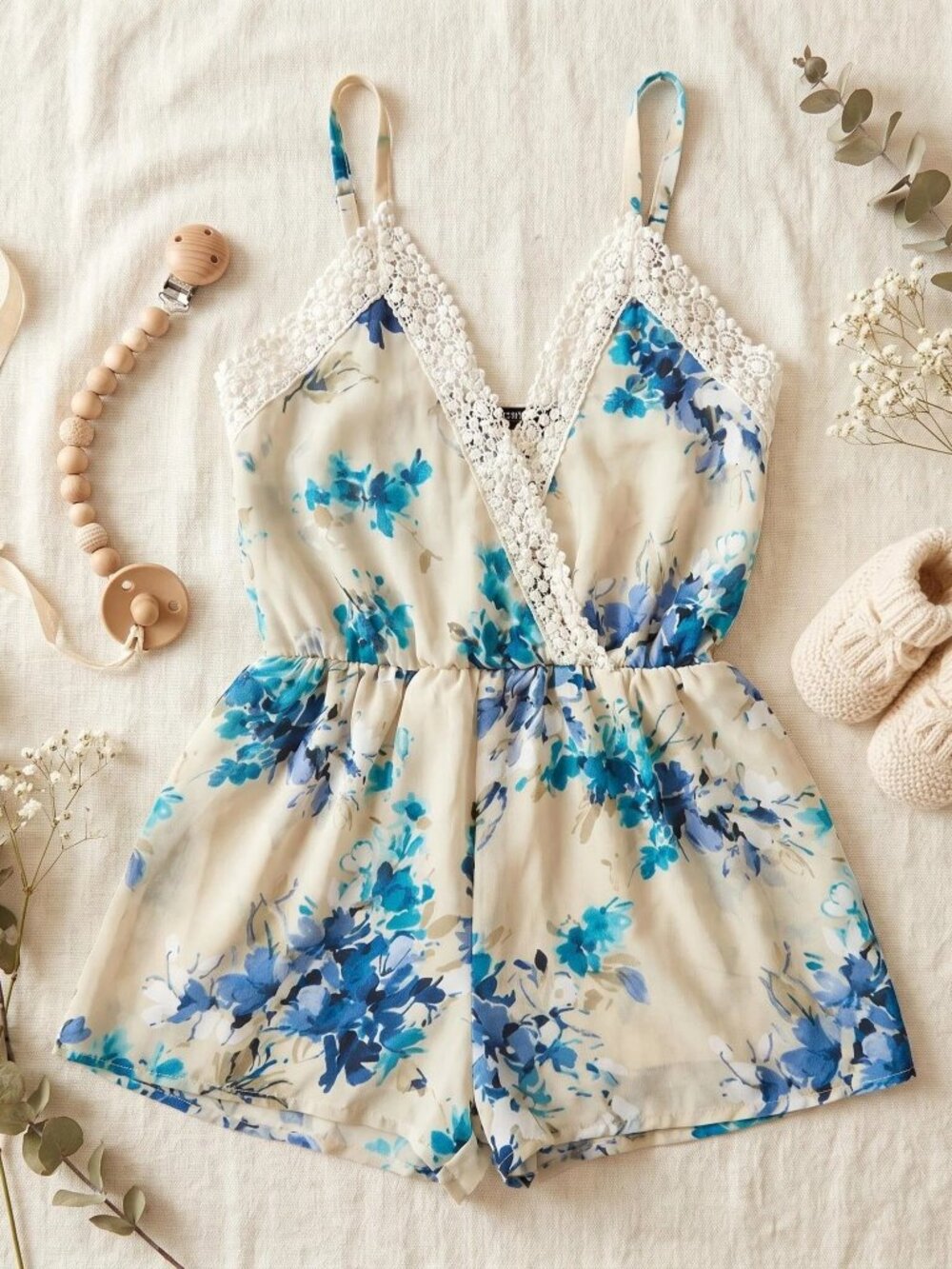 Gibiu USA M Floral Romper Cream Blue Lace Trim Boho Coastal Vacation Statement